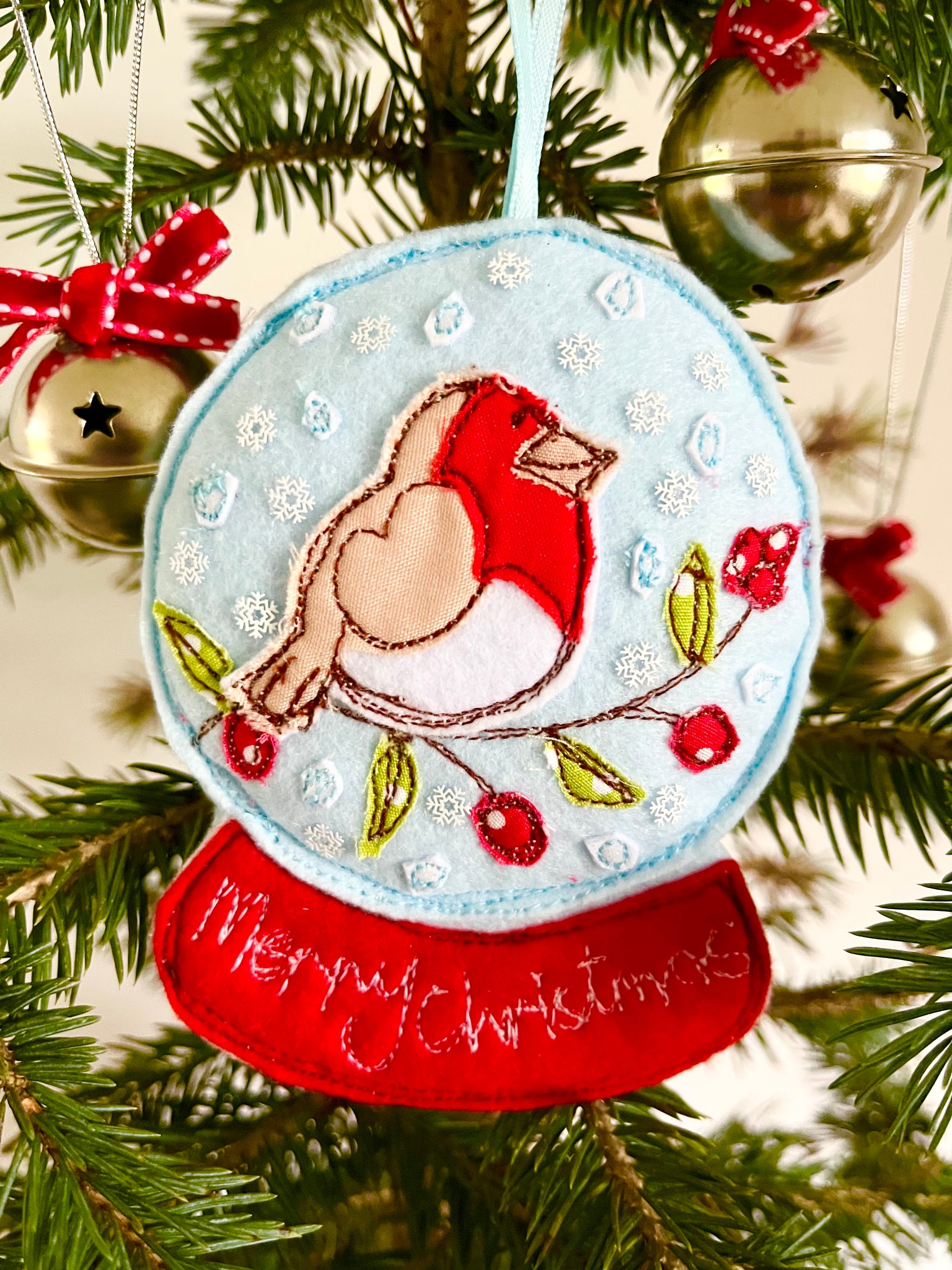 Robin Snow Globe Decoration