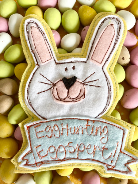 Egg Hunting EGGSPERT ! Badge or Decoration